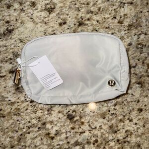 Lululemon Everywhere Belt Bag, 1L Pack Zip Closure Adjustable Strap Unisex